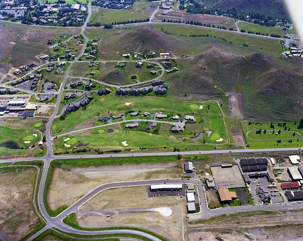 Aerial view of Bigwood Golf Course in 1987